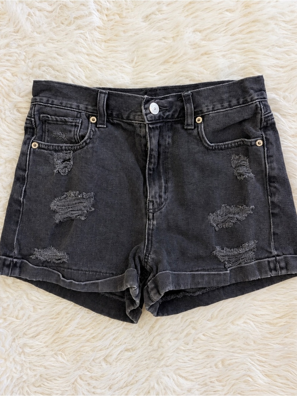 AMERICAN EAGLE DISTRESSED BLACK DENIM SHORTS